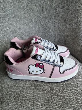 Hello Kitty Womans Pink Black And White Sneakers Size 9 New